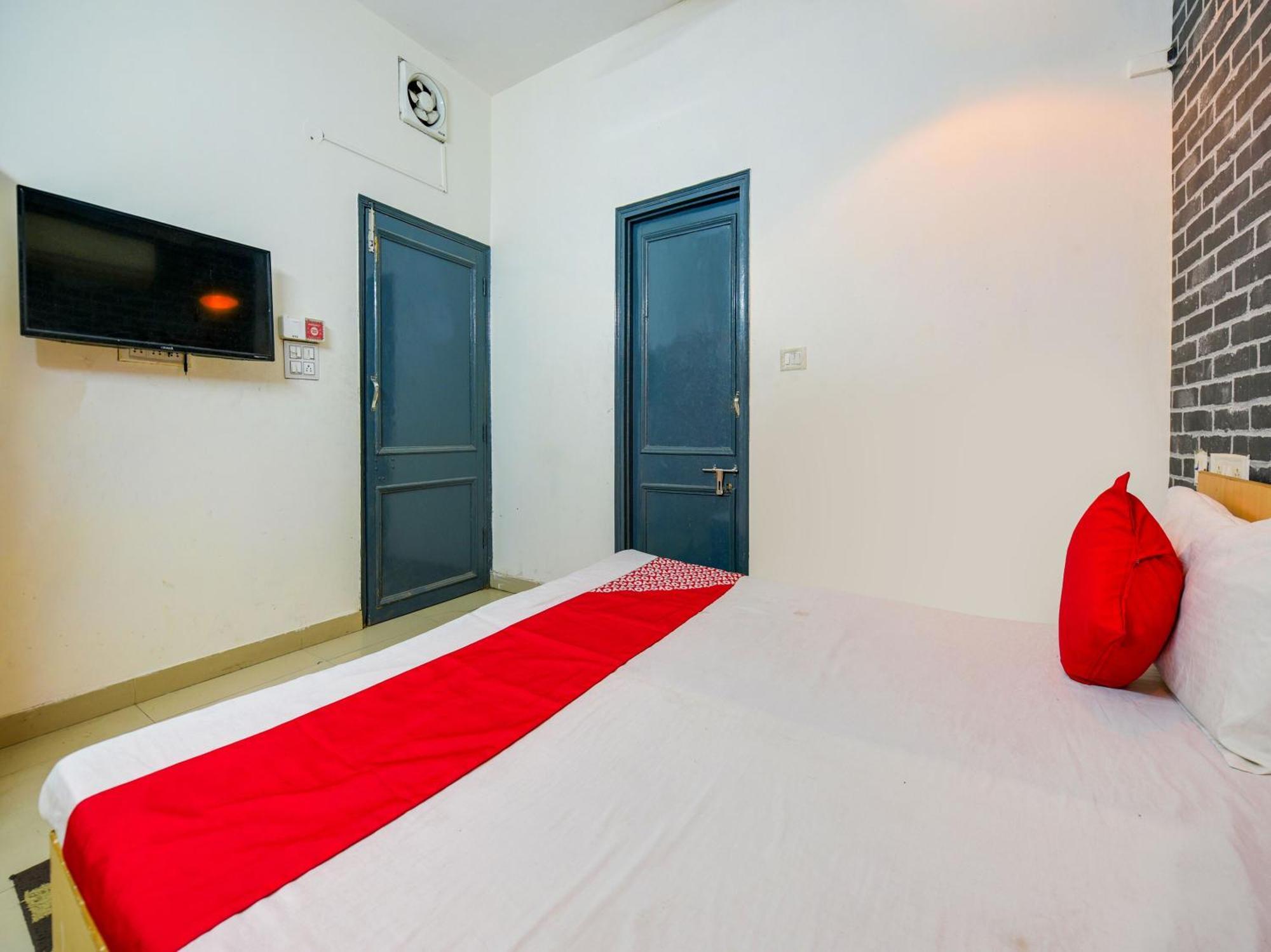 O Unique Delhi Hotel 3*