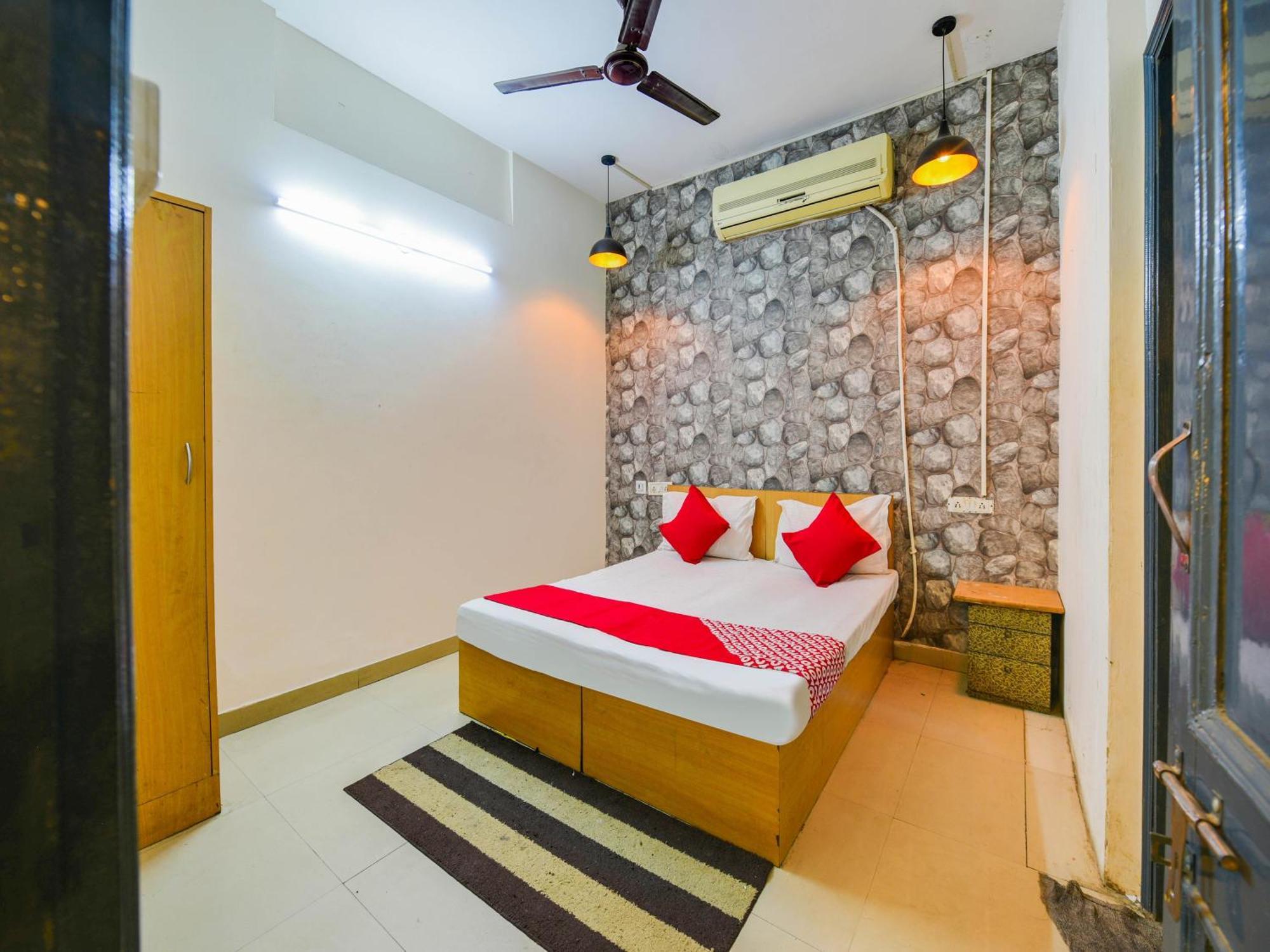 Hotel O Unique Delhi 3*