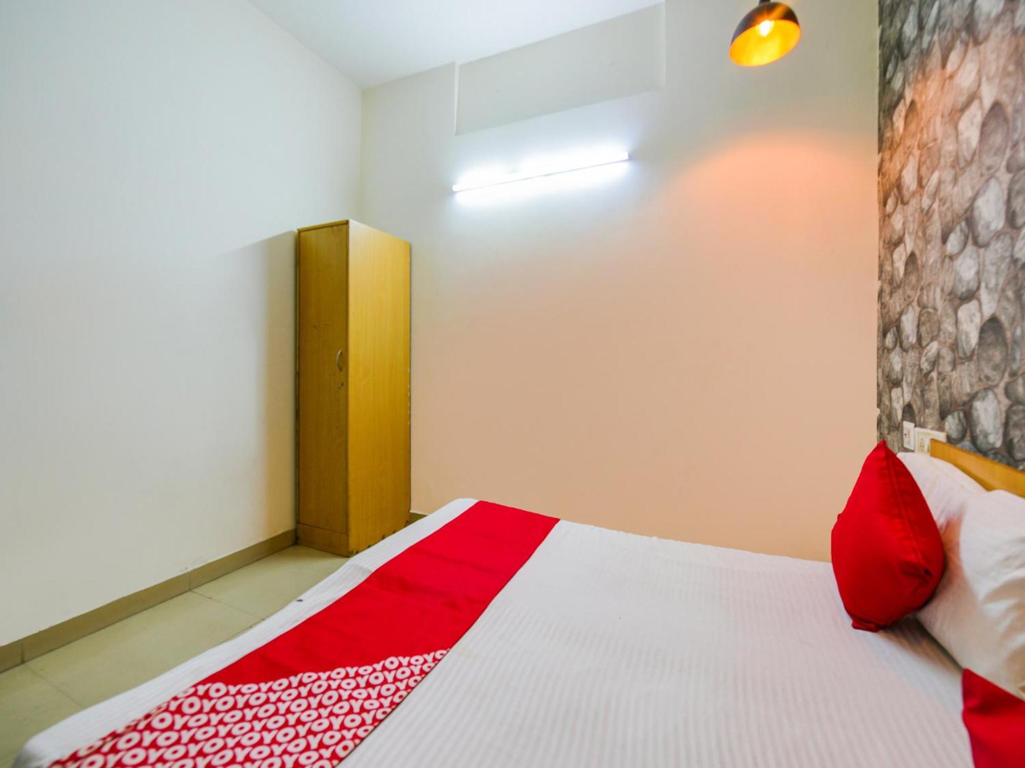 O Unique Delhi Hotel 3*