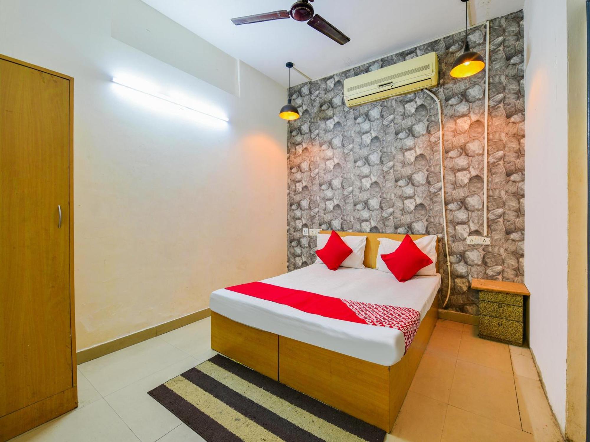 Hotel O Unique Delhi 3*